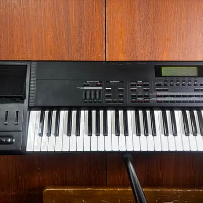 Roland XP-80 Music Workstation 64 Voice 76 key Pro overhauled w/ bag image 2