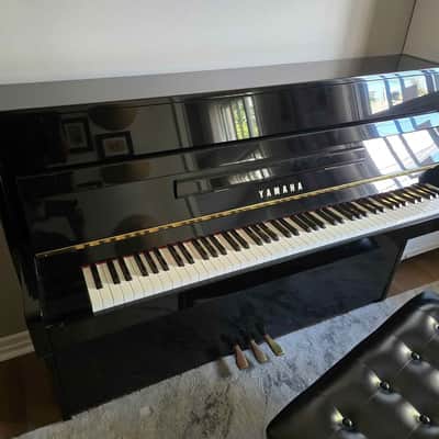 Piano Droits Yamaha C109 (2004 - Ébène Poli) image 4