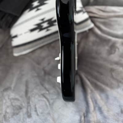 Squier Classic Vibe '70s Stratocaster with Laurel Fretboard 2019 - Present - Black image 7