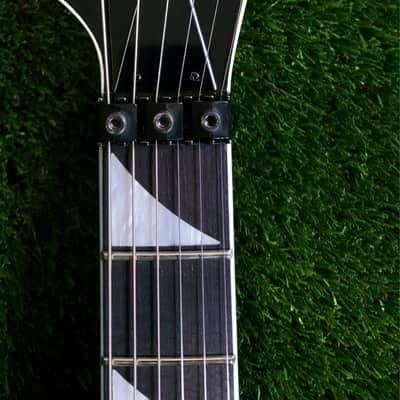 Jackson JS Series JS32 King V with Rosewood Fretboard 2013 - 2018 - White with Black Bevels image 3
