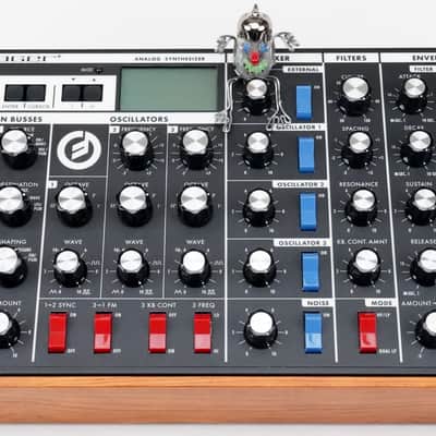 MOOG Voyager RME Analoger Synthesizer Rack + Holz + Wie Neu + OVP + Garantie image 6