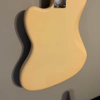 Squier J Mascis Jazzmaster upgraded fender tremolo case included - Vintage White image 5