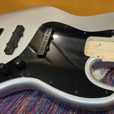 Squier Jazz Bass Loaded Body image 3