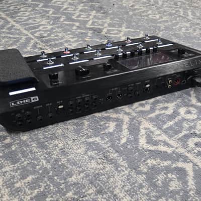 Line 6 Helix Floor Multi-Effect / Amp Modeler 2015 - Present Black image 4