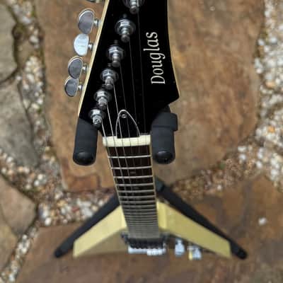Douglas Fulcrum Pro 2012 - Flying V Guitar White image 4