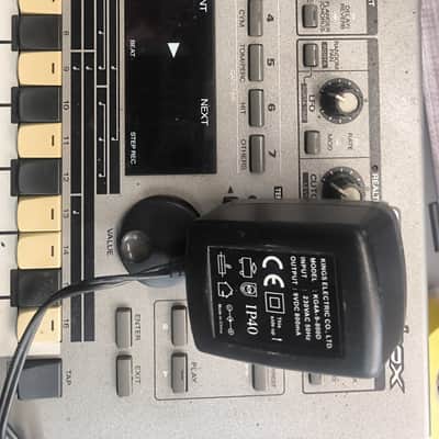 Roland MC-303 Groovebox 1990 - 1998 - Silver image 2
