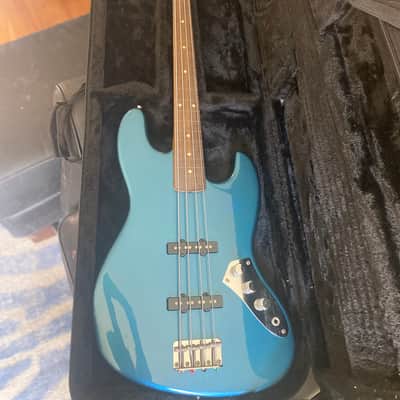 Bacchus '62 Fretless Jazz Bass Replica early 2000s(?) - Lake Placid Blue Metallic image 5