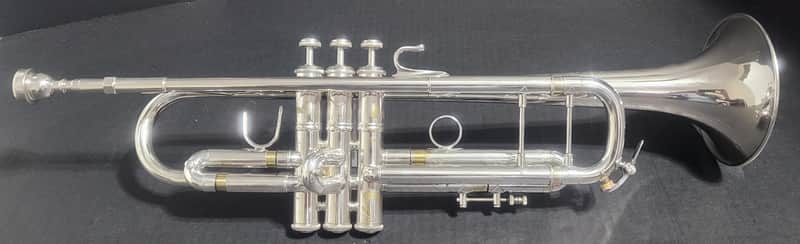Bach Stradivarius 37 Bell Trumpet, 1 Mouthpiece &2 handle hardwood case & Key 1975-1979 - Silver plated image 1