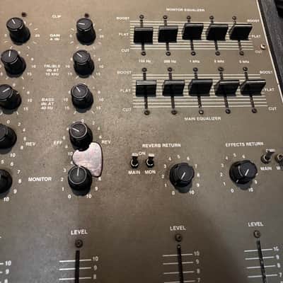 Fender MA6 vintage powered mixer with case image 3