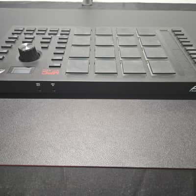 Akai MPC Studio Music Production Controller 2021 - Present - Black image 4
