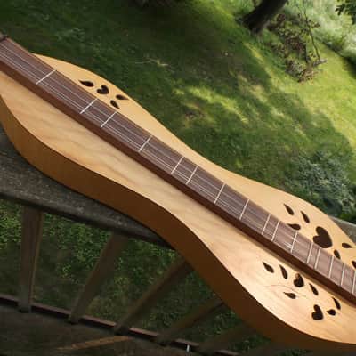 Cripple Creek Vintage Dulcimer from Manitou Springs Colorado Nice Deep body Rich full sound Pretty Hearts and vine motif FREE SHIPPING image 6