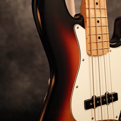 Fender Player Jazz Bass with Maple Fretboard 2018 - 2024 - 3-Color Sunburst image 4