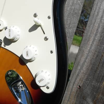 Fender Robert Cray Signature Stratocaster- 3-Color Sunburst w/Fishman Greg Koch Pickups image 13
