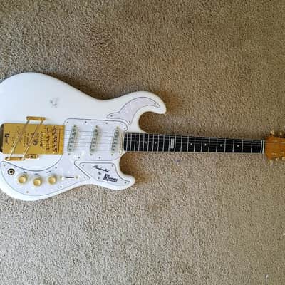Burns Apache Prototype 2009 White/Gold image 3