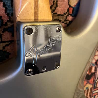 Fender American Standard Stratocaster with Maple Fretboard 1997 - Inca Silver image 7