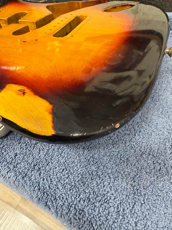 Fender stratocaster 1961 - 3 tone sunburst image 1