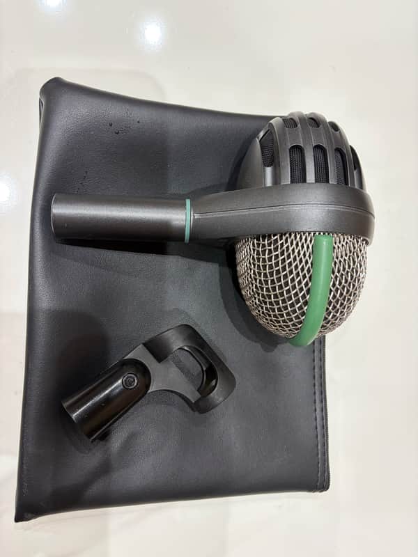 AKG D112 Large-Diaphragm Dynamic Kick Drum Microphone 2010s - Black image 1