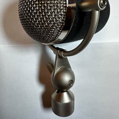 Electro-Voice Raven Cardioid Dynamic Microphone image 2
