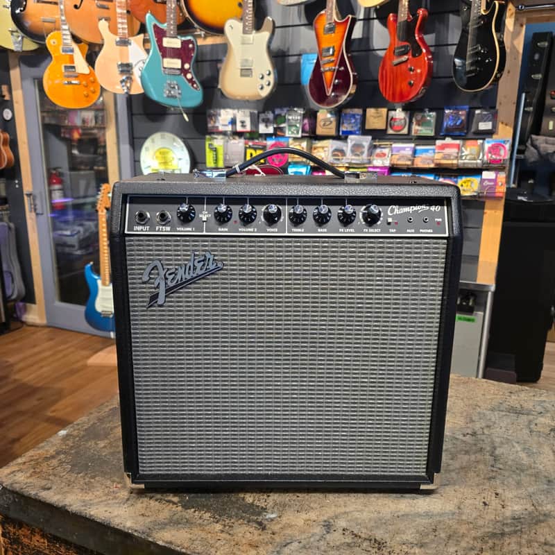 Fender Champion 40 2-Channel 40-Watt 1x12" Guitar Practice Amp 2013 - 2024 - Black image 1