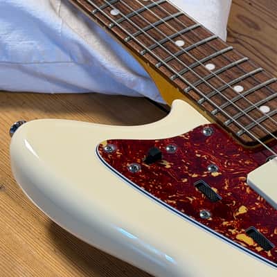 Squier J Mascis Jazzmaster with Rosewood Fretboard 2012 - 2017 - Vintage White image 4