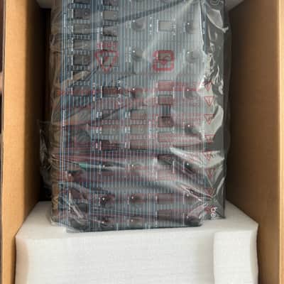 Behringer UB-Xa D 16-Voice Desktop Synthesizer 2024 - Present - Blue with Wood Sides image 2