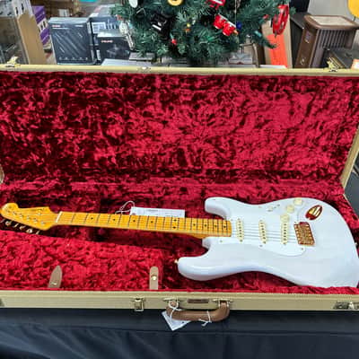 Fender Limited Edition American Vintage II 1957 Stratocaster White Blonde w/Tweed Hard Case image 7