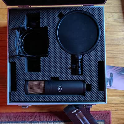 Antelope Audio Edge Duo Large Diaphragm Multipattern Modeling Condenser Microphone 2018 - Present - Black image 2