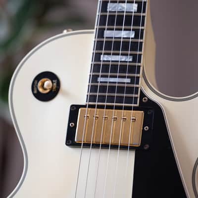 2007 Gibson Custom Les Paul Custom - in Naturally Aged Alpine White image 5