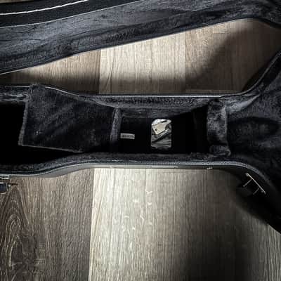 Fender Hard Shell Dreadnought Acoustic Guitar Case image 5