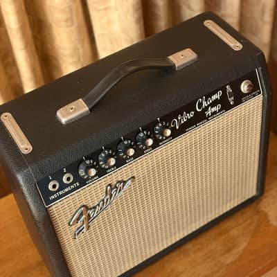 Fender Vibro Champ 6-Watt 1x8" Guitar Combo 1964 - 1967 - Black Panel image 6