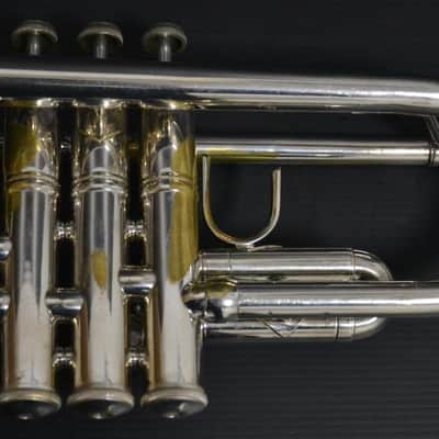 Trompeta Bach Stradivarius 37 estrella Corporation en buen estado. image 6