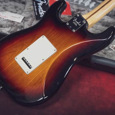Immagine Fender Stratocaster American Professional 3 Tone Sunburst 2017 - 17