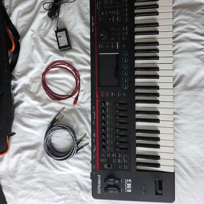 Roland FANTOM-06 61-Key Workstation Keyboard w/ Gig bag and Cables
