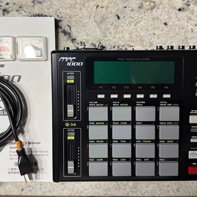 Akai MPC1000 Music Production Center 2004 - 2013 - Black image 3