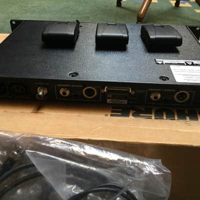 SHURE UHF U4D Dual Receiver + 3 bodypacks image 3