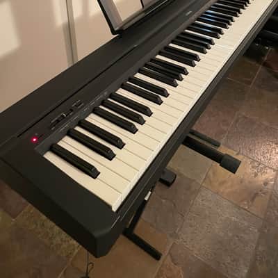 Yamaha P-35 88-Note Digital Piano in Black Bild 9