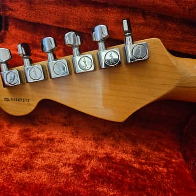 Fender Big Apple Stratocaster with Rosewood Fretboard 1997 - 2000 - 3-Color Sunburst image 4