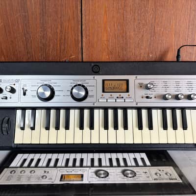 Korg Microkorg XL Analog Modeling Synthesizer / Vocoder w/ box, mic, power supply image 2