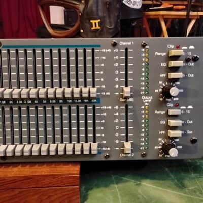 Ashly GQX Series 3102 Stereo Third Octave Graphic Equalizer 2000's - Grey/Green image 3
