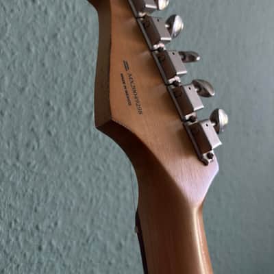 Immagine Fender Vintera Road Worn '60s Stratocaster 2020 - 2021 - Firemist Gold - 11