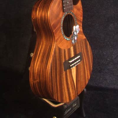 Handcrafted Tenor Ukulele, Solid Hawaiian Koa & Acacia, Hibiscus Soundhole, Worth String, Soft-bag, Bruce Wei UJ17-2602 image 5