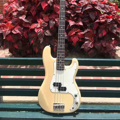 Squier Medium Scale 32'' Precision Bass 1985/1986 Made in Japan (MIJ) image 2
