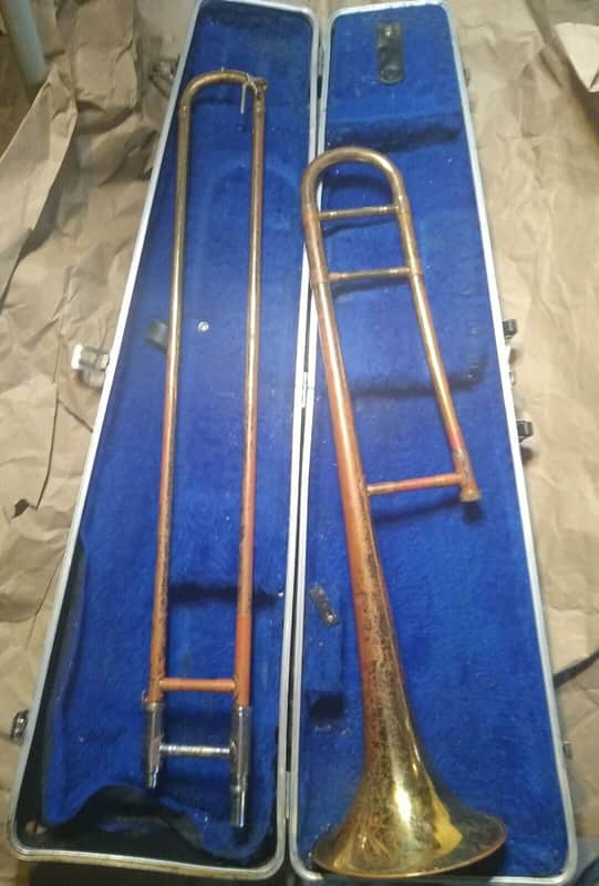 Holton Collegiate Trombone, with case and mouthpiece, USA. Acceptable condition image 1