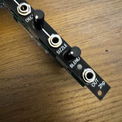 2hp Hat Eurorack percussion voice Black panel image 8