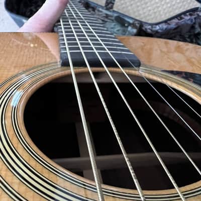 2000 Marrtinn HD28V Acoustic Guitar BEAUTIFUL -One Owner image 4
