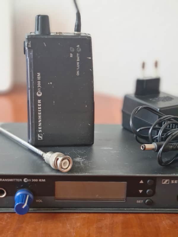 Sennheiser Sennheiser EW 300 IEM SR 300 + EK 300 IEM Stereo UHF 838-870MHz Rack image 1