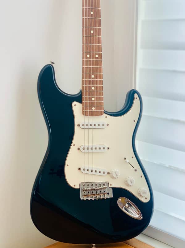 Fender Stratocaster 0134600506 2004 Gloss Black image 1