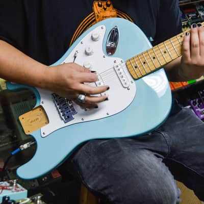 Dewey Decibel FlipOut Guitar Blue | Reverb