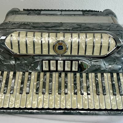 Wonderful Stradavox 41-Key 120-Bass Professional Grade Accordion featuring 5 Bass Registers, OHSC image 7