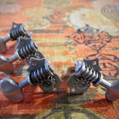 Grover Sta-Tite Guitar Tuners (4) Circa 1950s-1960s - Nickel with Metal Buttons image 3